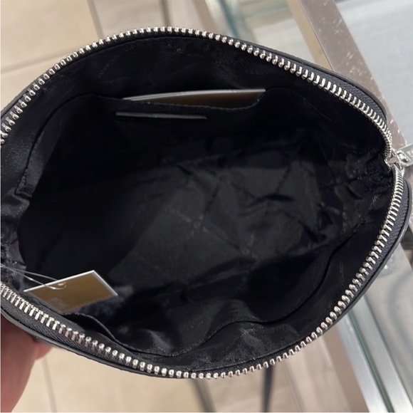 MICHAEL KORS Jet Set Medium Logo Dome - Picture 9 of 15